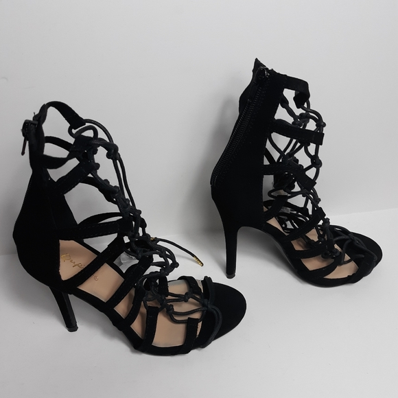 Qupid Women 6 Black Faux Suede Gladiator Shoes - Picture 4 of 8